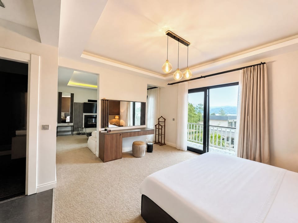 Luxury Room, Lake View | Premium bedding, Select Comfort beds, minibar, in-room safe