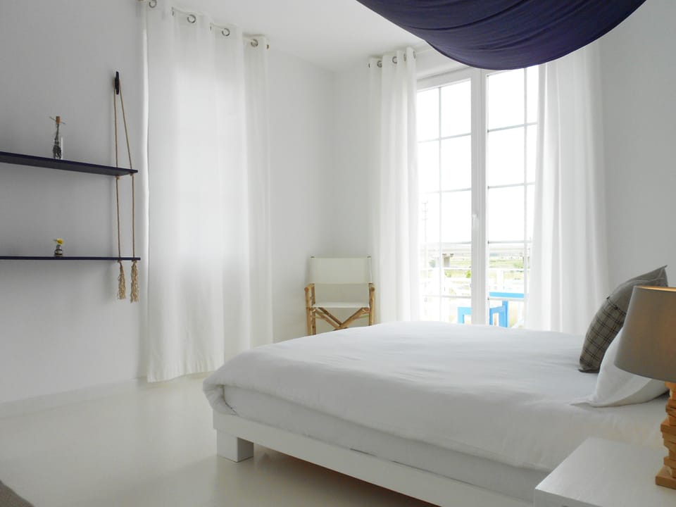 Comfort Room, Balcony, Pool View | Premium bedding, free WiFi, bed sheets