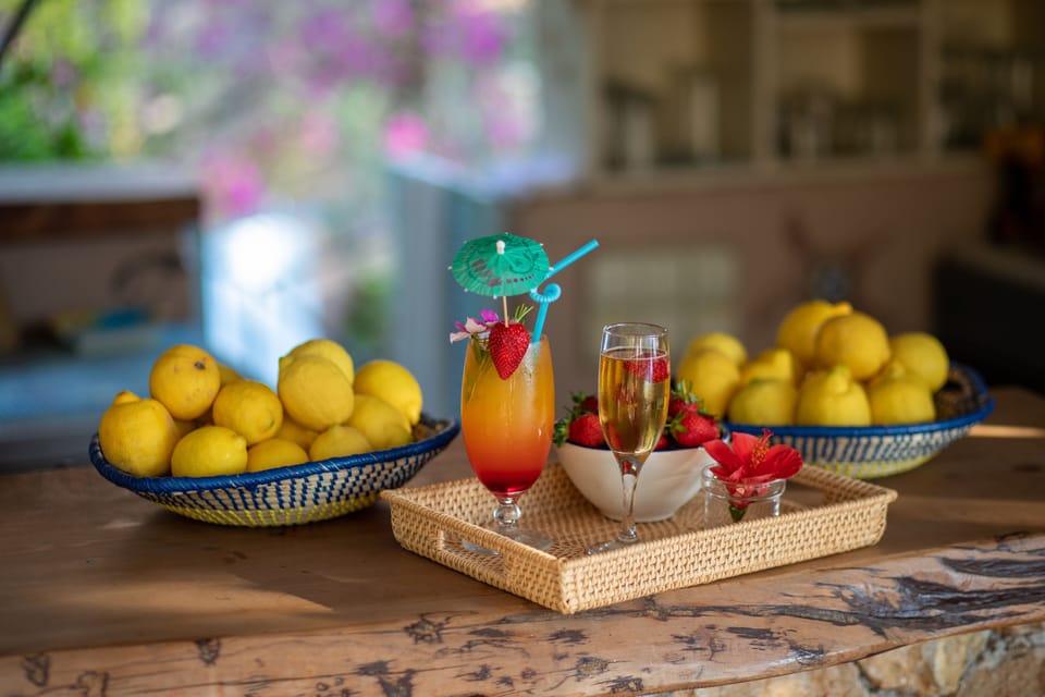 Swim-up bar