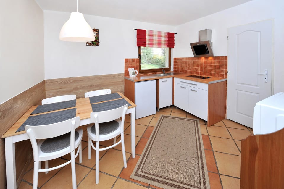 Classic House | Private kitchen | Fridge, microwave, stovetop, electric kettle