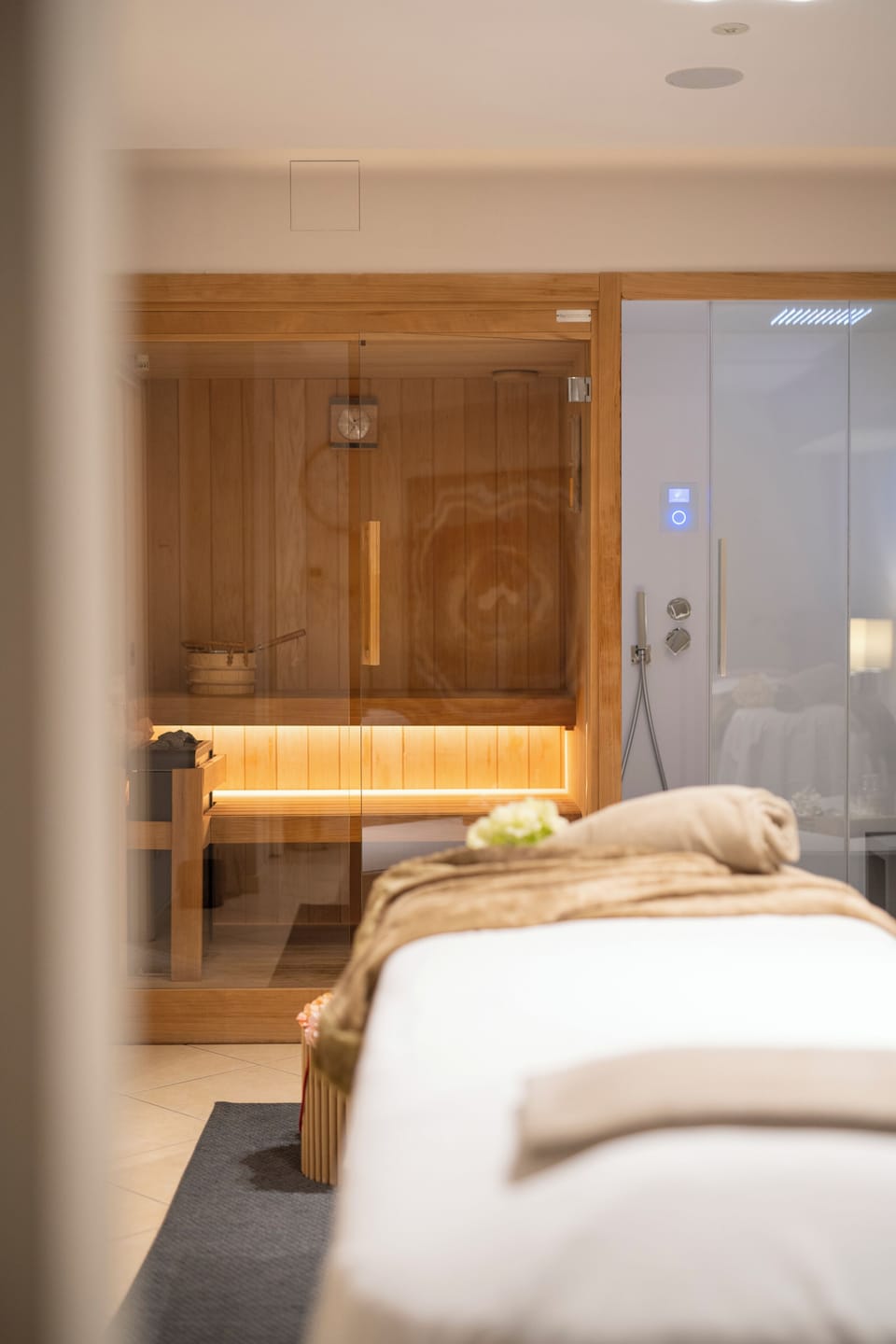 Sauna, hot tub, steam room, body treatments, body scrubs, facials