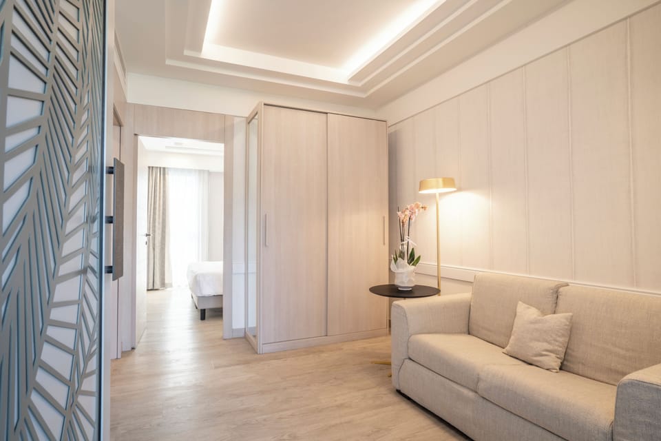 Executive Suite, 2 Bedrooms (Park) | Premium bedding, minibar, in-room safe, individually decorated