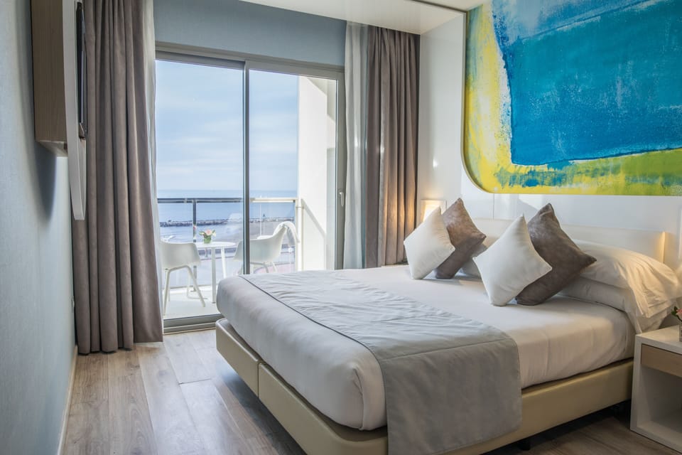 In-room safe, desk, soundproofing, WiFi (free)