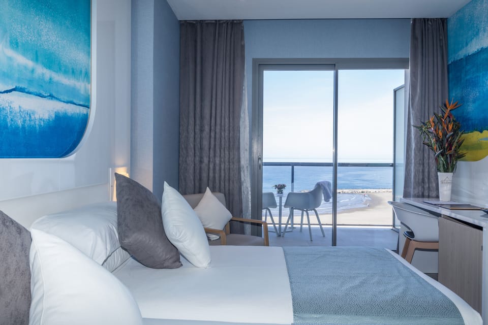 Deluxe Room, Sea View | In-room safe, desk, soundproofing, WiFi (free)