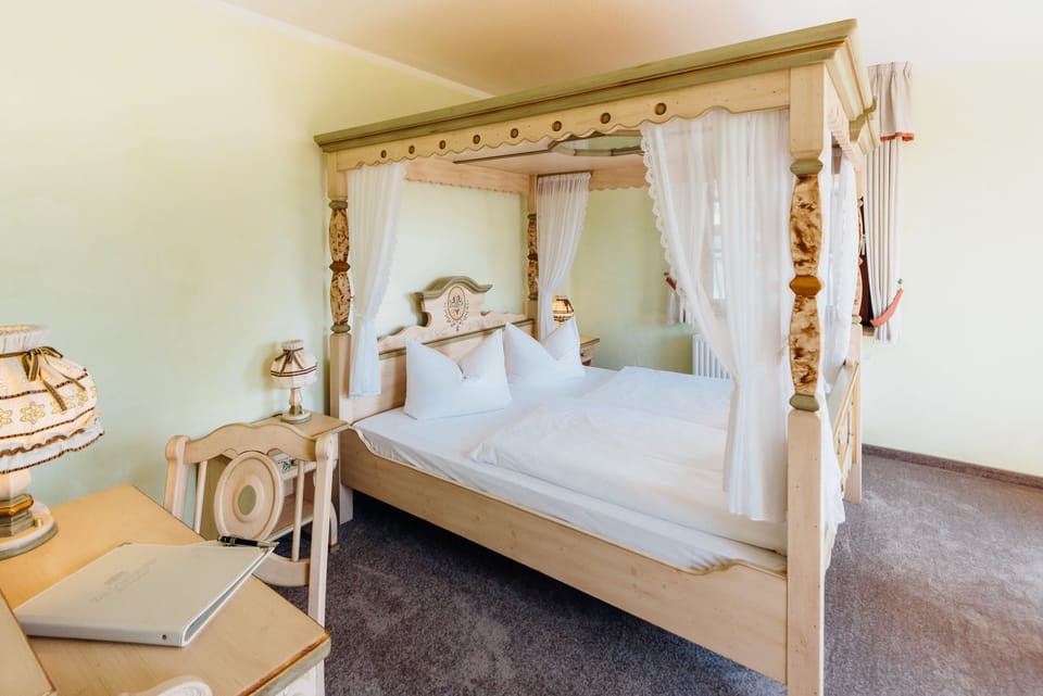 Double Room, Non Smoking, River View | In-room safe, desk, WiFi (free), bed sheets