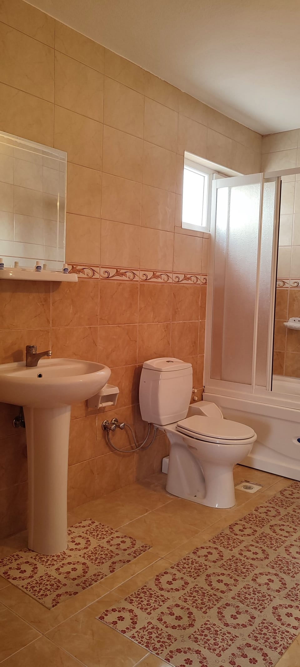 HOTEL-Family Room (2 Rooms,1 Saloon,WC) | Bathroom | Slippers, towels