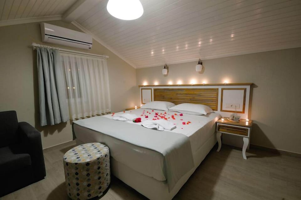 Penthouse | In-room safe, desk, iron/ironing board, free WiFi