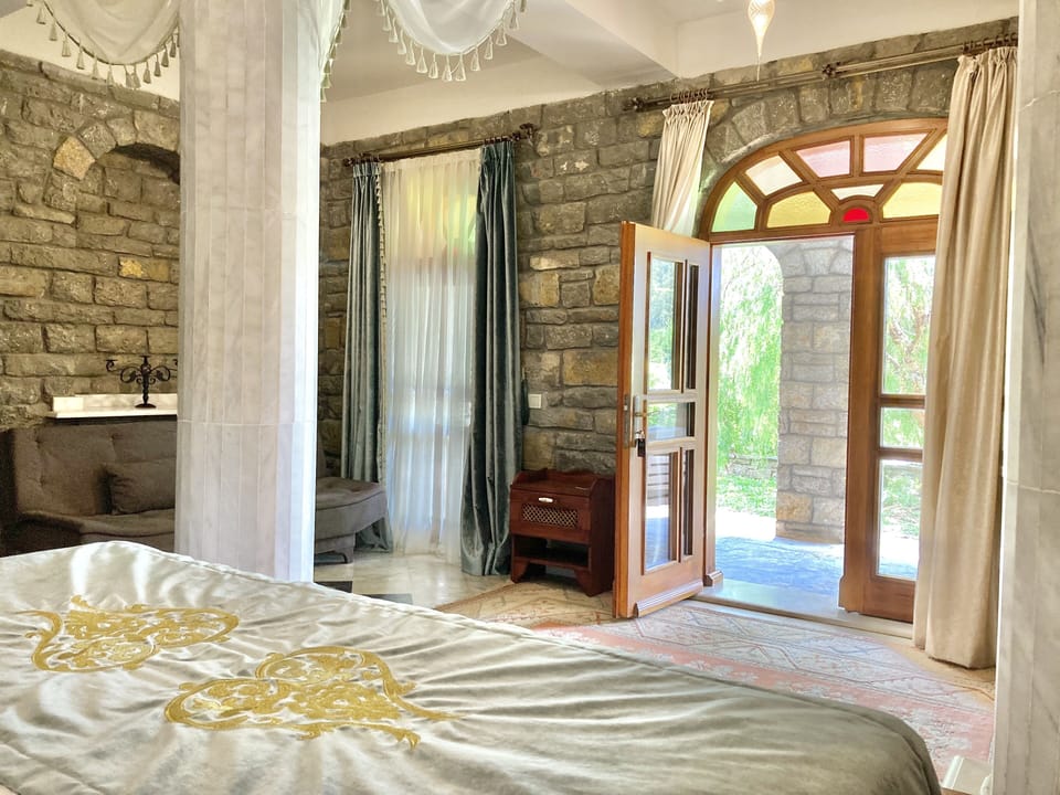 King Suite Room, Garden View | Premium bedding, free minibar items, desk, blackout drapes