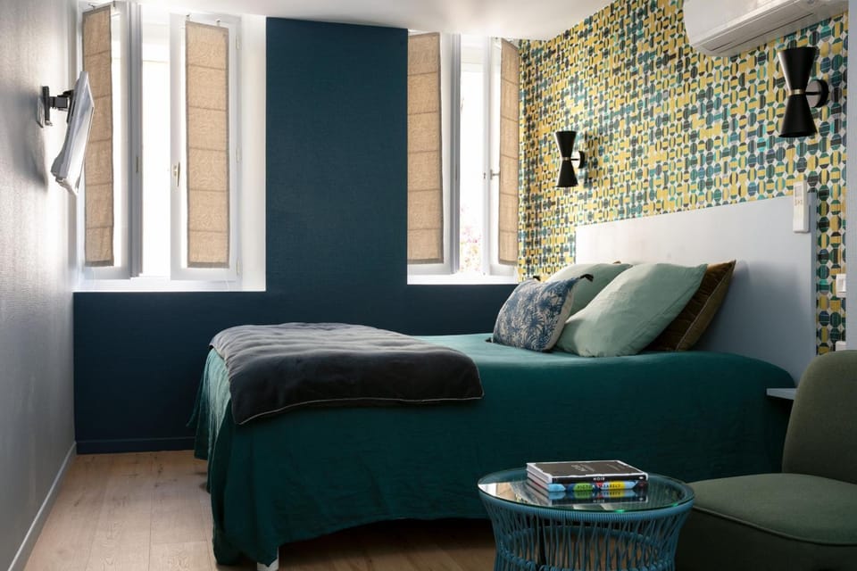 Individually furnished, soundproofing, free WiFi, bed sheets