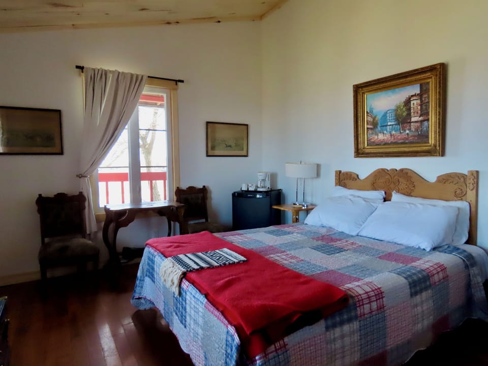 Superior Room, 1 Queen Bed, Sea Facing | Individually decorated, individually furnished, blackout drapes