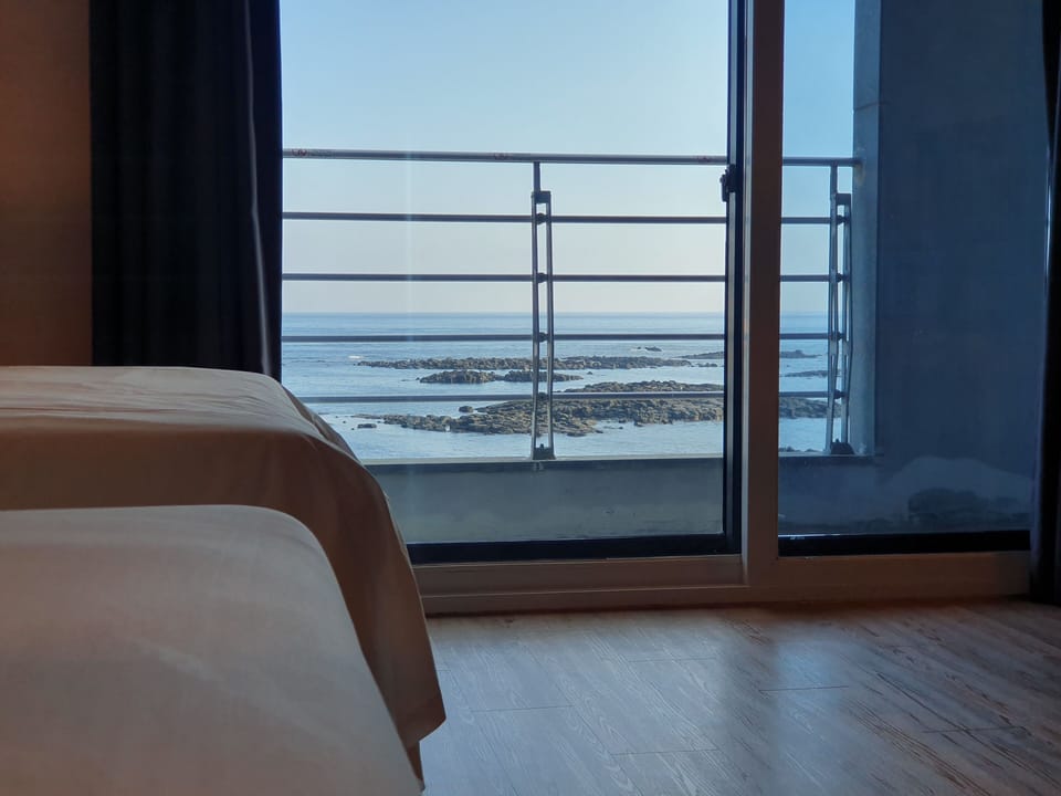 Deluxe Twin Room, 2 Queen Beds, Ocean View | Free WiFi, bed sheets