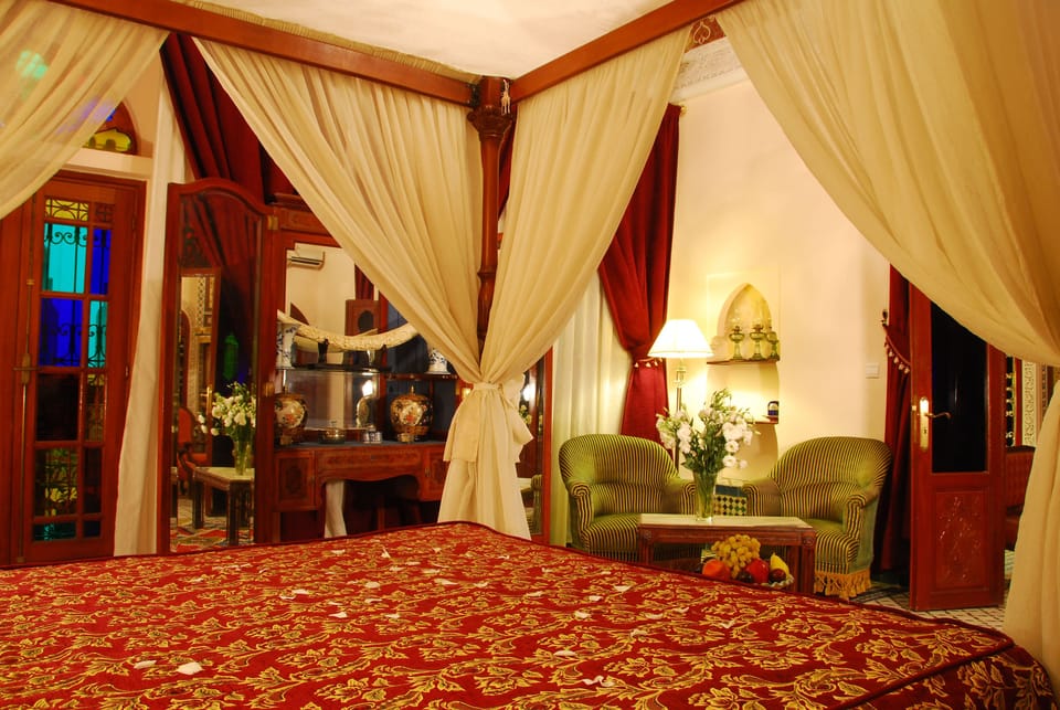 Royal Suite, Courtyard View | Premium bedding, in-room safe, WiFi (free), individually decorated