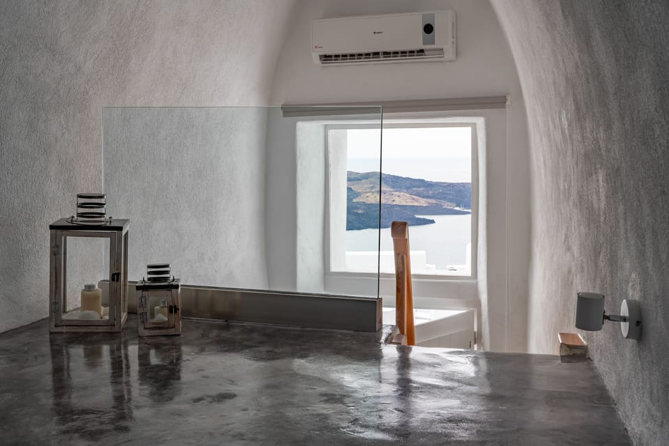 Suite, 2 Bedrooms, Sea View, Sea Facing | 2 bedrooms, in-room safe, desk, soundproofing