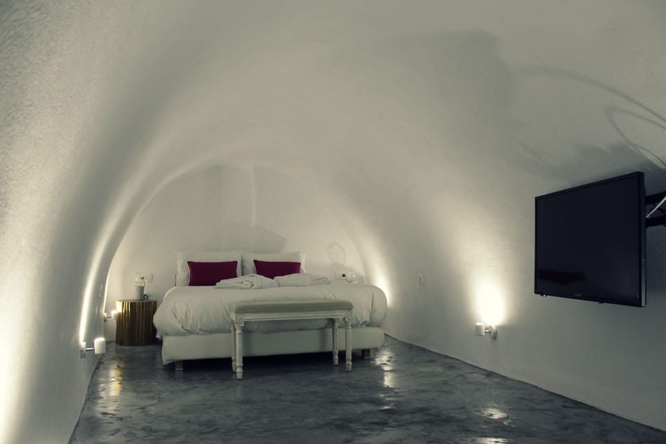 Suite, 2 Bedrooms, Sea View, Sea Facing | 2 bedrooms, in-room safe, desk, soundproofing