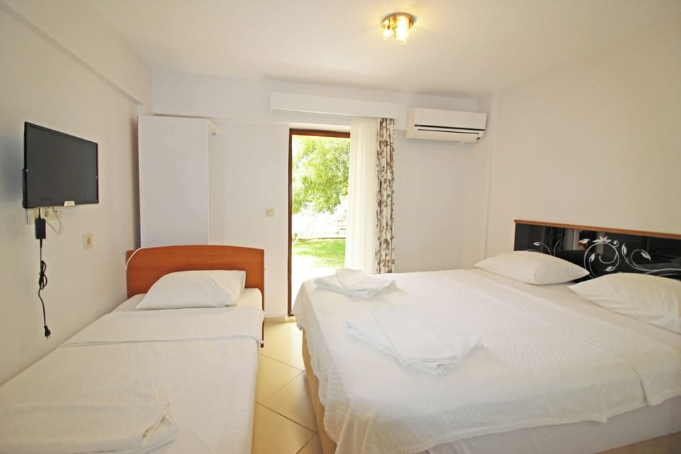 Room, Garden View, Ground Floor | Minibar, free WiFi, bed sheets