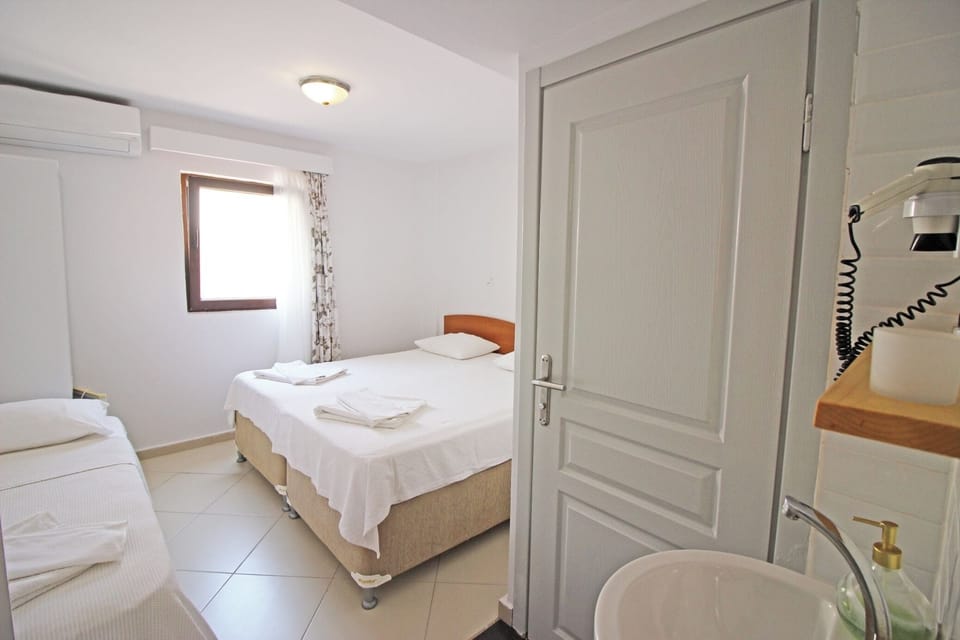 Economy Room, Ground Floor | Minibar, free WiFi, bed sheets