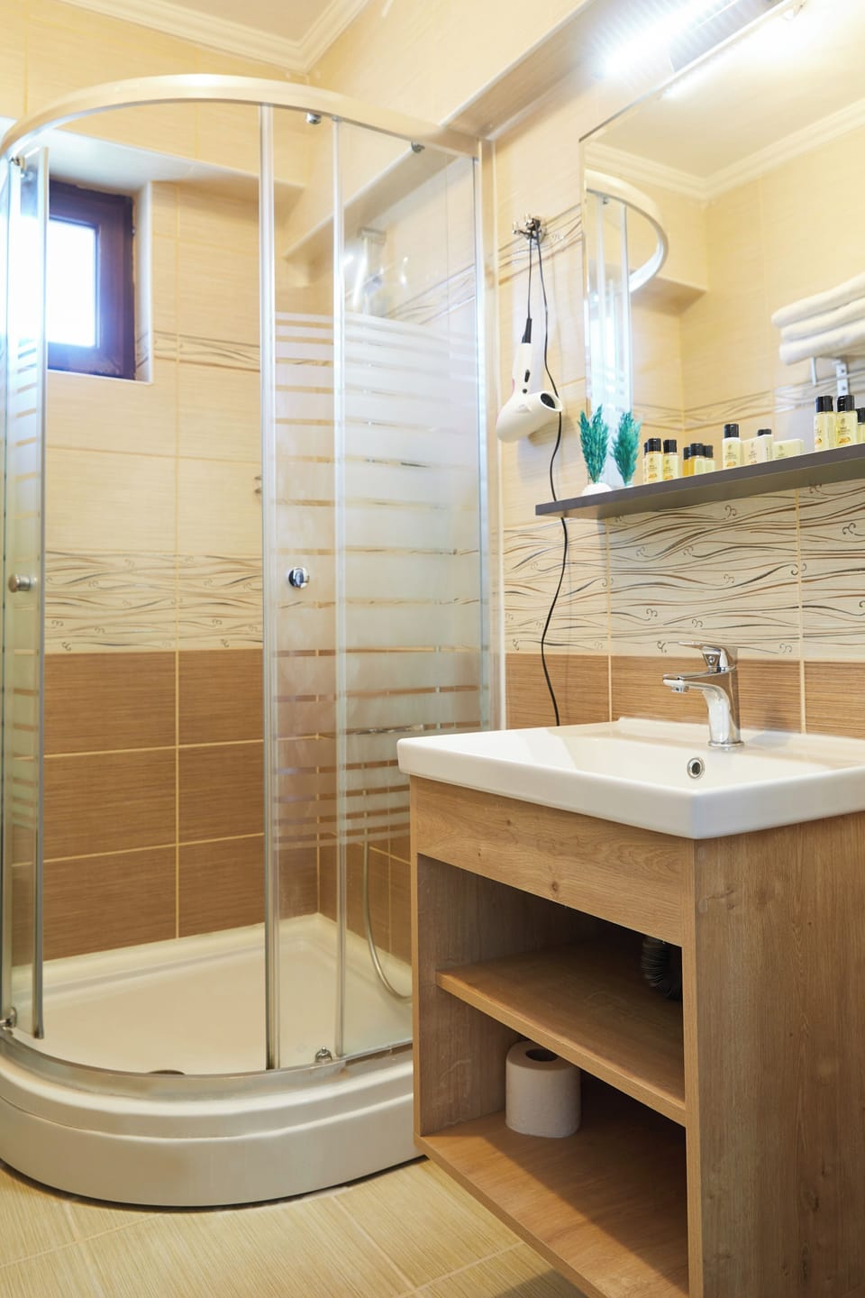 Shower, free toiletries, hair dryer, towels