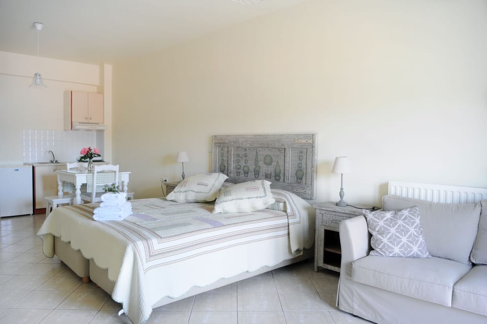 Studio, Sea View | Private kitchenette | Fridge