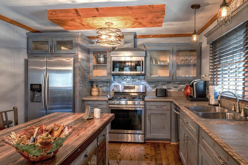 Waters Edge Lakefront Cabin, 3 Bedrooms, Hot Tub | Private kitchen | Full-size fridge, microwave, oven, stovetop