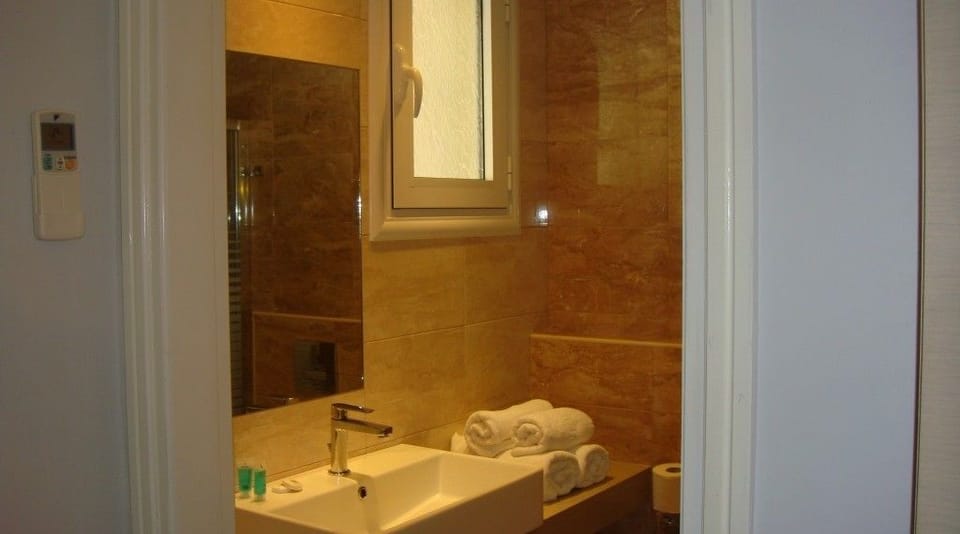 Bathroom sink