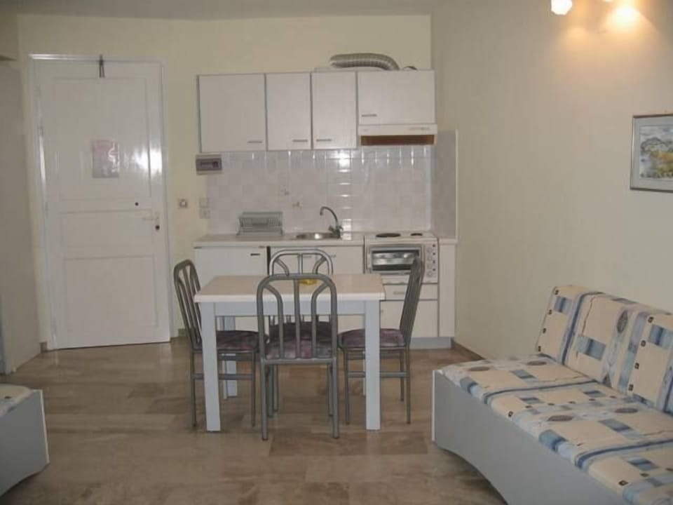 Fridge, coffee/tea maker