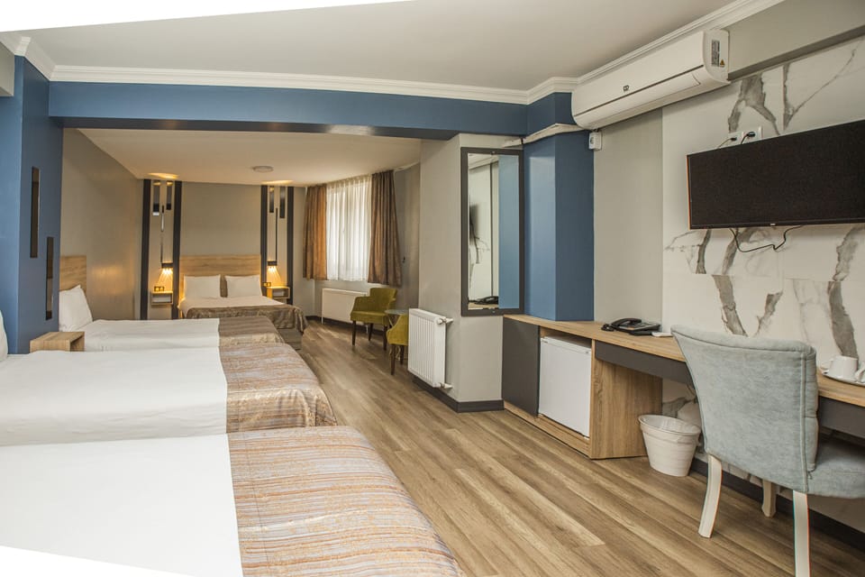 Classic Quadruple Room | Desk, laptop workspace, soundproofing, free WiFi