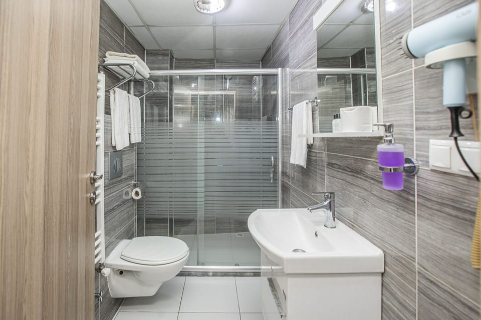 Family Room, Multiple Beds | Bathroom | Shower, free toiletries, hair dryer, slippers