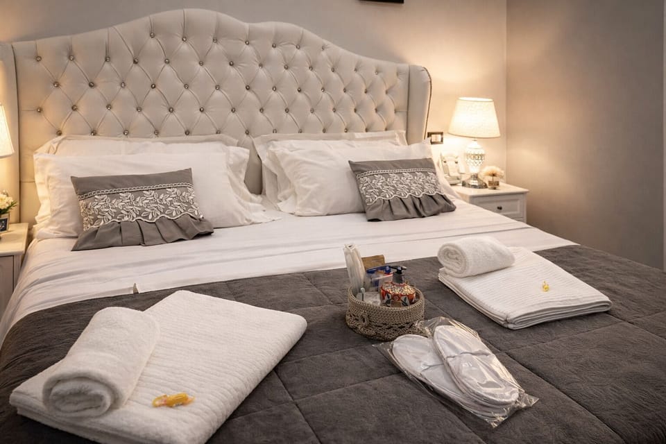 Deluxe Room (Queen) | Egyptian cotton sheets, premium bedding, down comforters