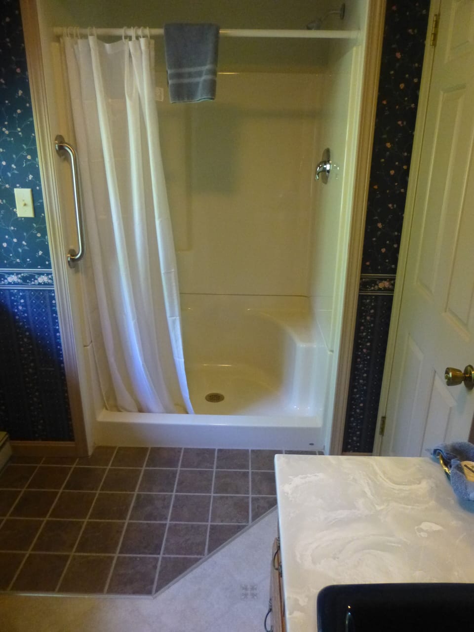 Premium Room, 1 King Bed, 2nd floor | Bathroom | Shower, hair dryer