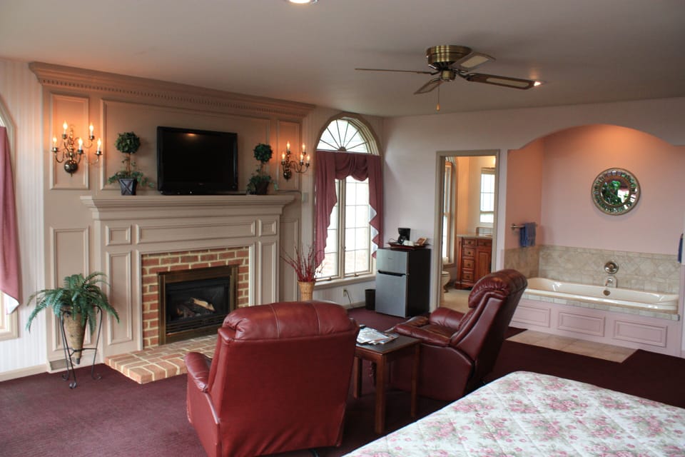 Premium Room, 1 King Bed, 2nd Floor | Iron/ironing board, free WiFi, bed sheets