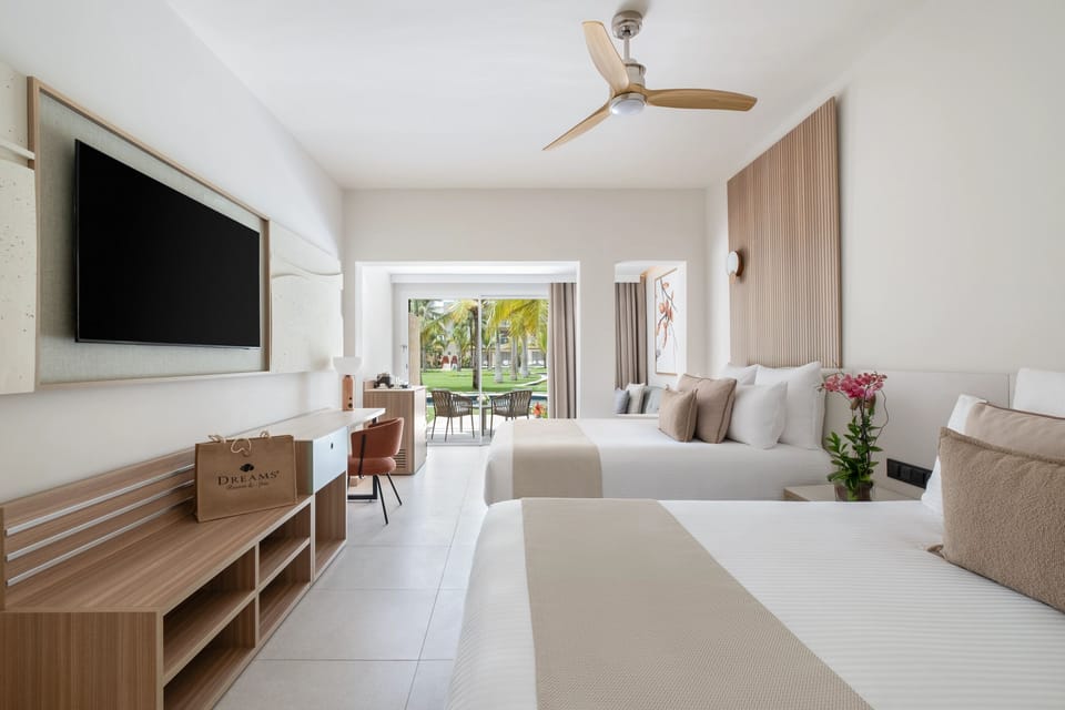 Preferred Club Junior Suite Pool Terrace Double | Premium bedding, free minibar items, in-room safe, laptop workspace