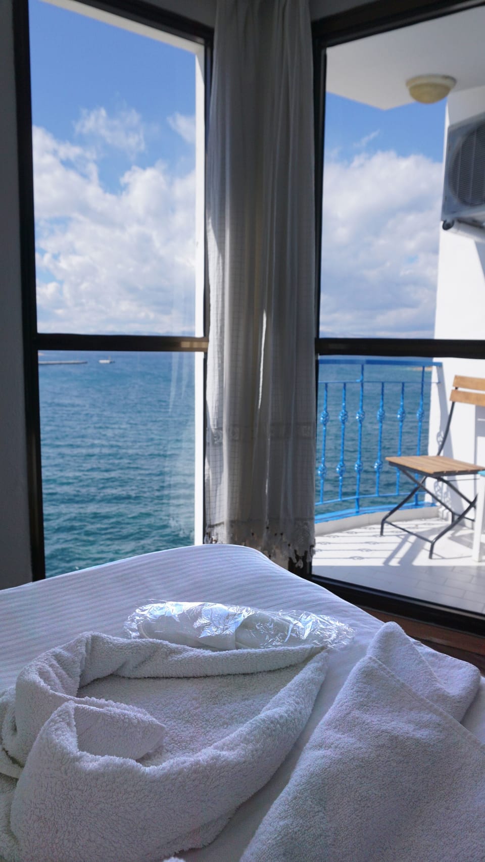 Standard Room, Sea View | Desk, free WiFi