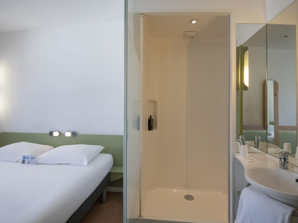 Double Room | Desk, blackout drapes, soundproofing, free WiFi