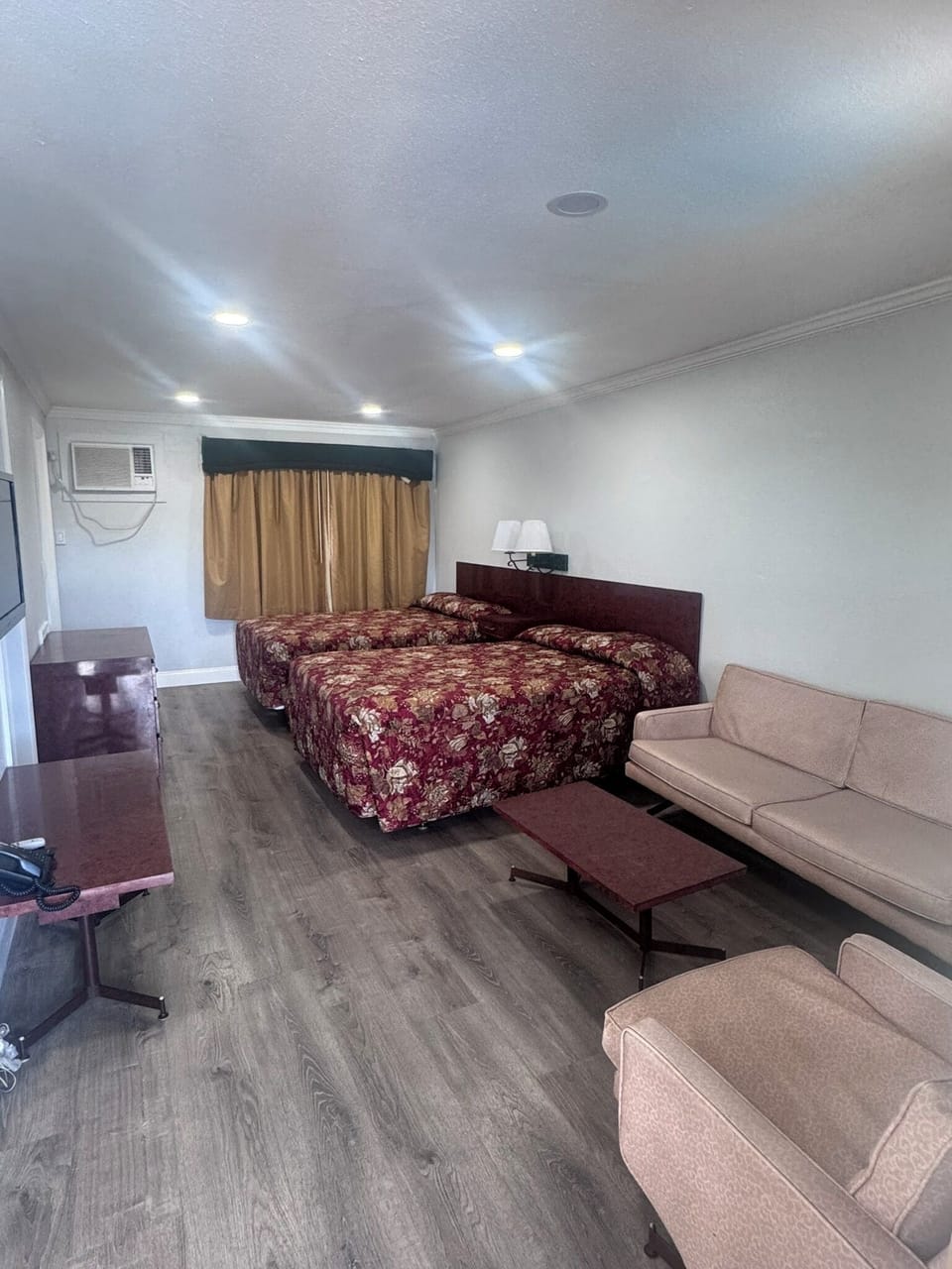 Studio, 2 Double Beds | Living area | 32-inch LCD TV with cable channels, TV