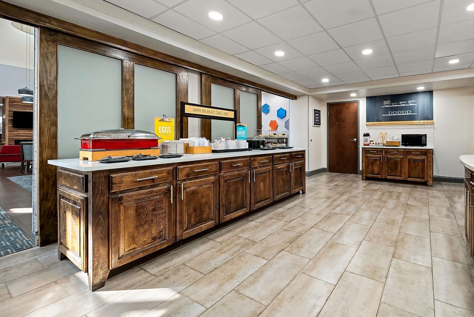 Free daily buffet breakfast