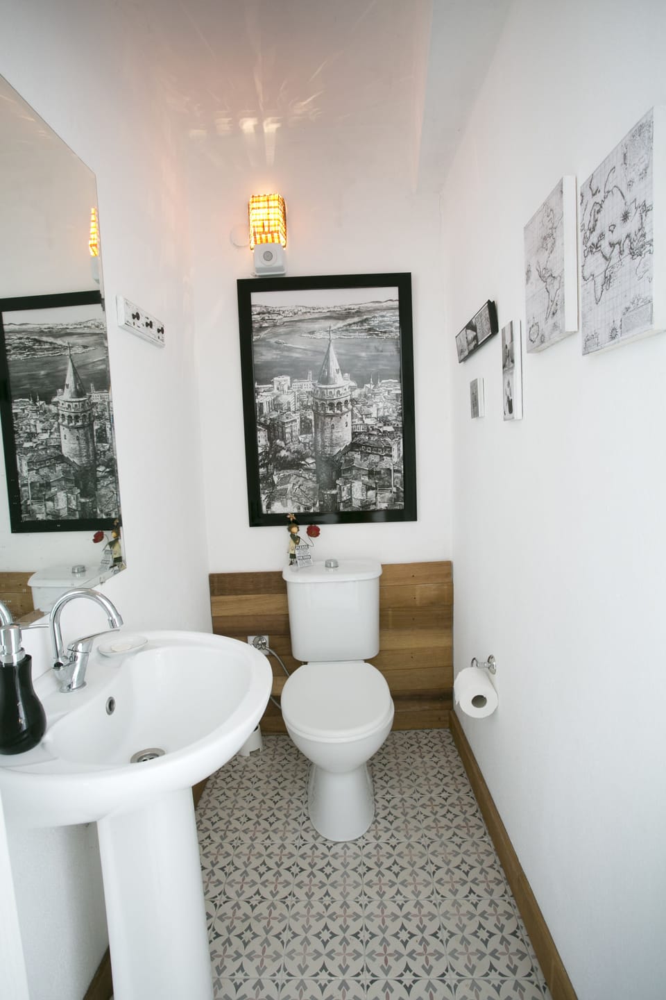 Standard Double Room | Bathroom | Shower, free toiletries, hair dryer, slippers