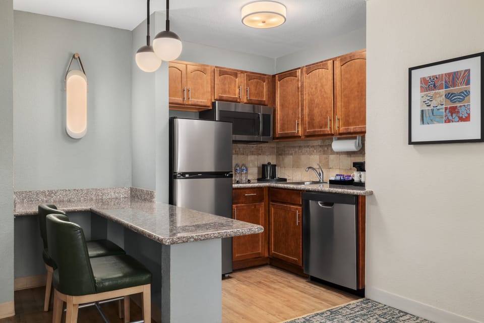 Fridge, microwave, stovetop, dishwasher