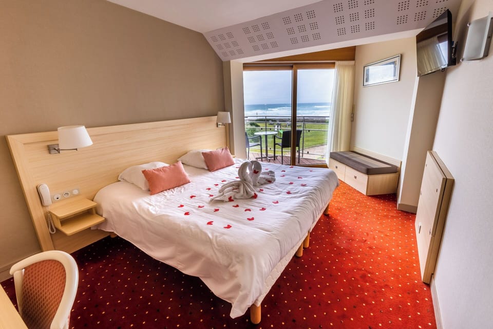 Premium Double Room | In-room safe, desk, laptop workspace, soundproofing