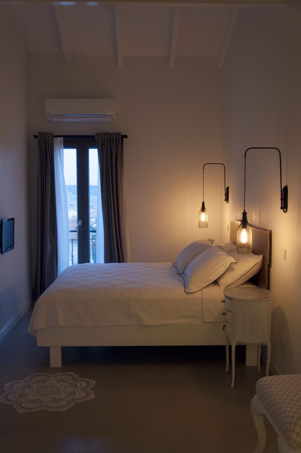 Exclusive Double Room, 1 Double Bed, Lanai | Minibar, in-room safe, desk, soundproofing