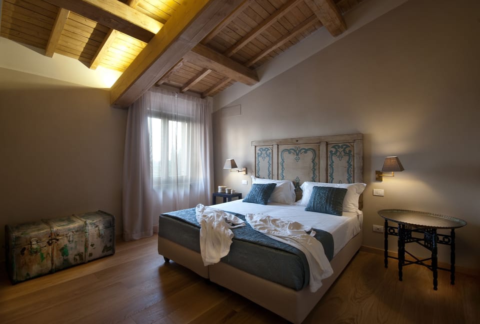 Elite Suite | Premium bedding, down comforters, in-room safe, iron/ironing board