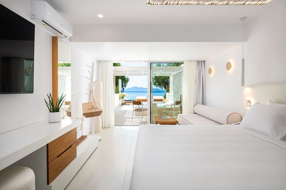 Deluxe Suite, Beach View | Premium bedding, in-room safe, blackout drapes, soundproofing