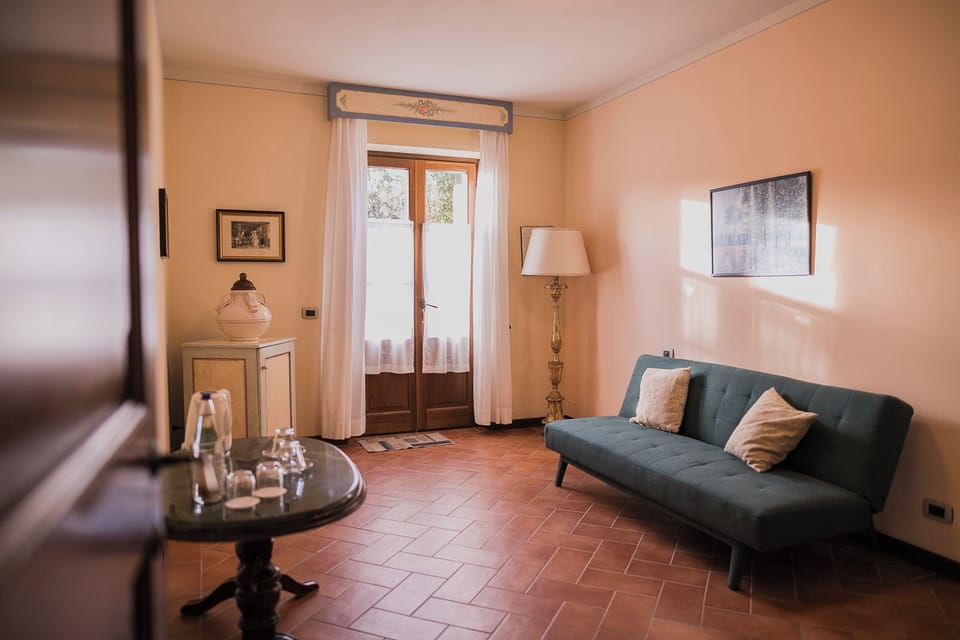 Suite | Down comforters, minibar, blackout drapes, bed sheets