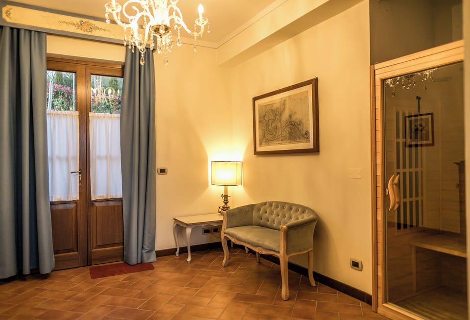 Deluxe Room, Sauna | Down comforters, minibar, blackout drapes, bed sheets