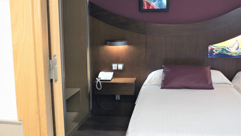 1 bedroom, in-room safe, desk, soundproofing