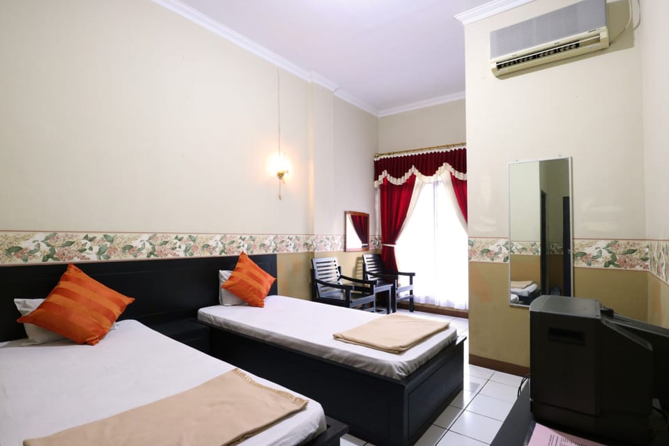 Executive Room | Desk, iron/ironing board, free WiFi, bed sheets