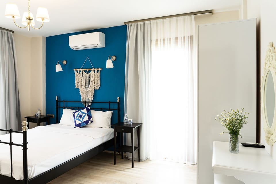 Deluxe Double Room, 1 Bedroom, Balcony, City View | Premium bedding, in-room safe, free WiFi, bed sheets