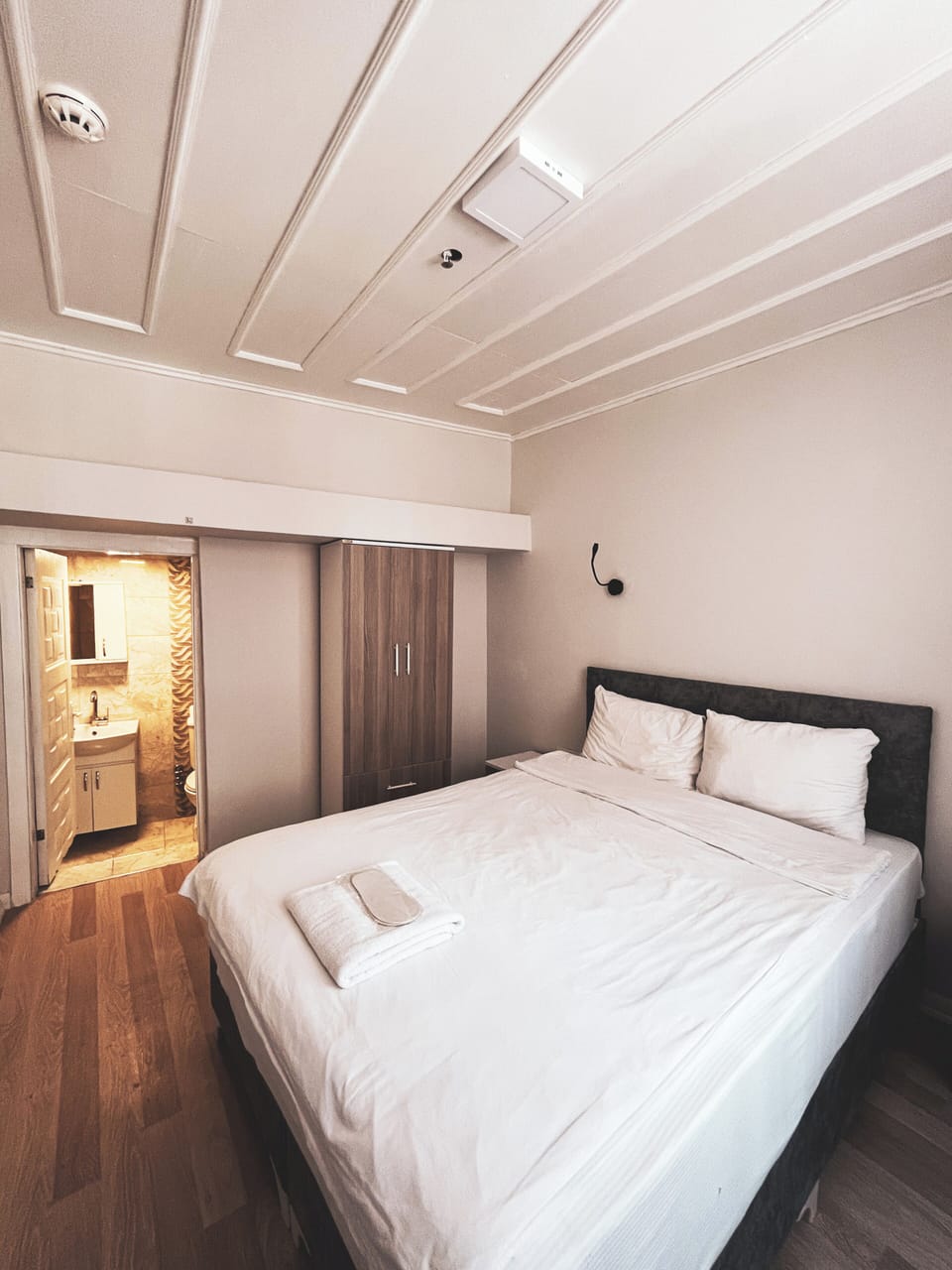 Deluxe Double Room | Premium bedding, WiFi (free), bed sheets