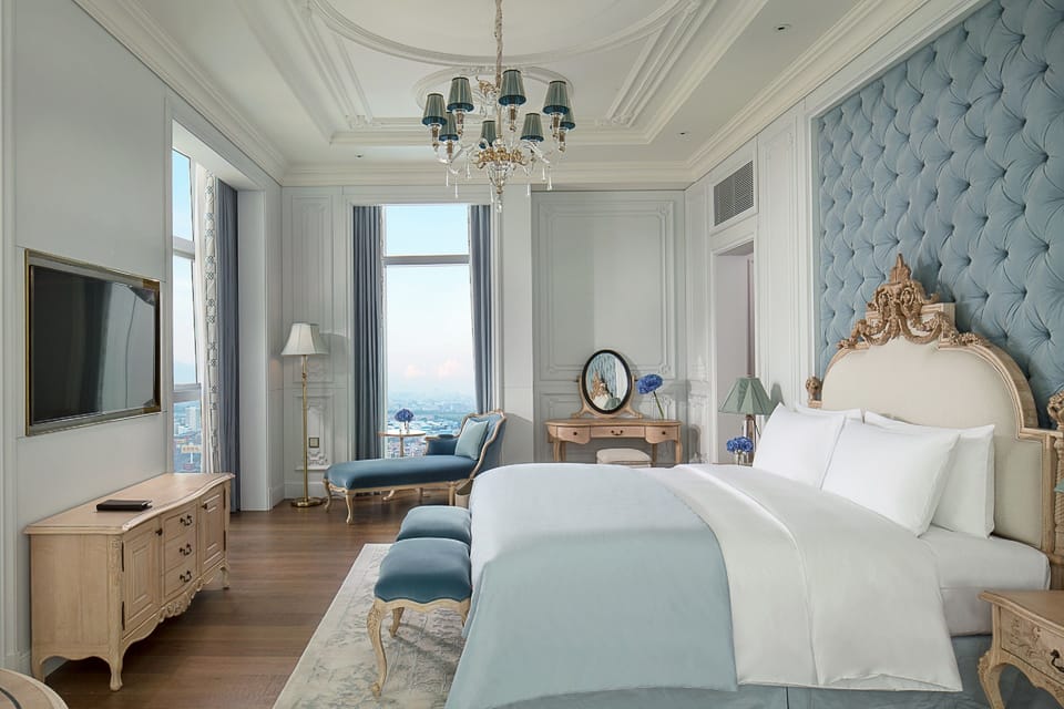 Luxury Room, 1 King Bed, Club Lounge Access | 1 bedroom, Egyptian cotton sheets, premium bedding, down comforters