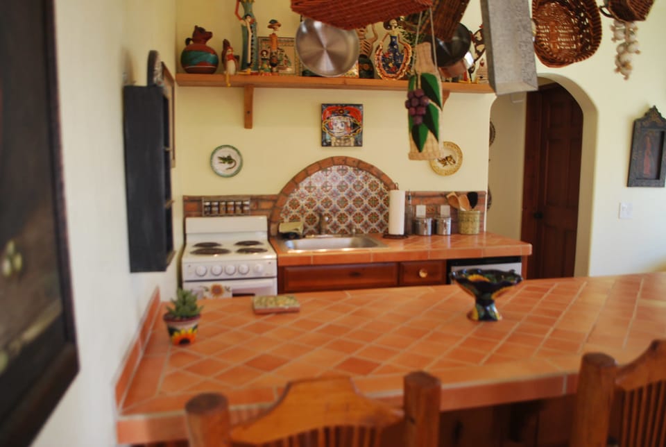 House, 4 Bedrooms | In-room dining