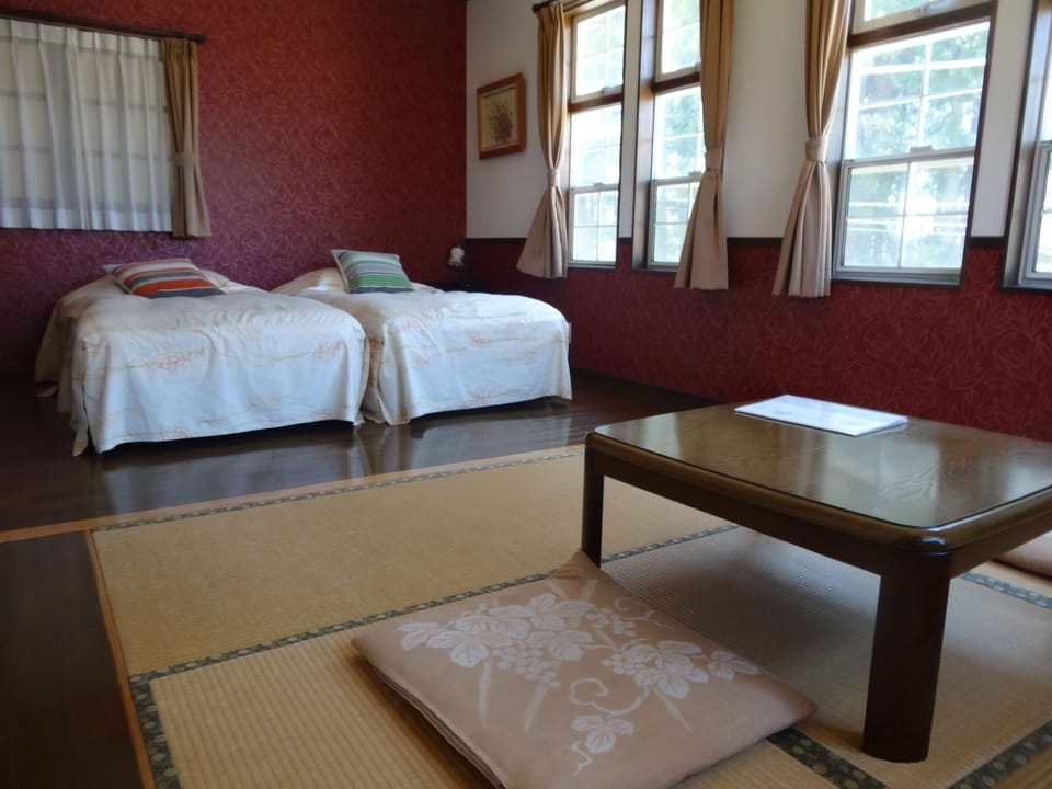 Twin+Tatami | Down comforters, desk, blackout drapes, free WiFi